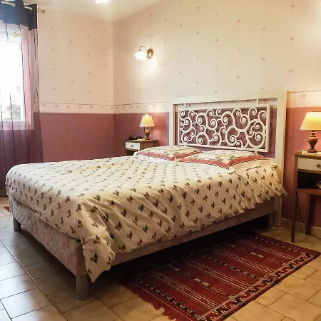 Charming With Private Pool 度假居