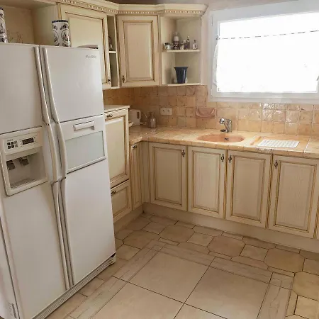 度假居 Charming With Private Pool 纳博讷
